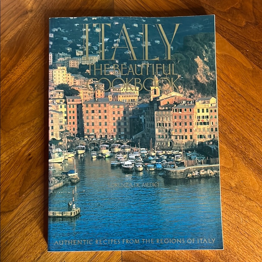 Italy The Beautiful Cookbook. Lorenza De Medici..
